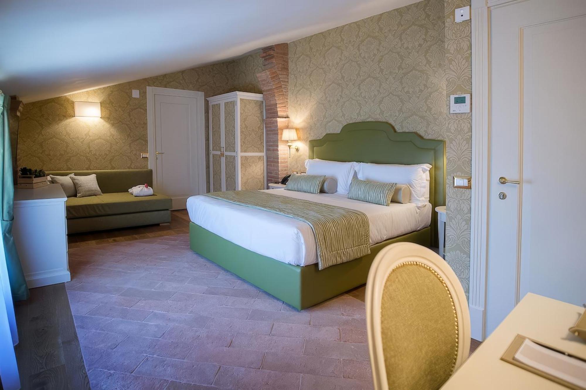 Palace 5*